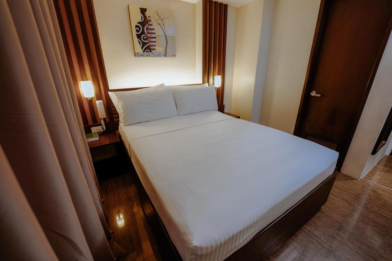 Emerald Boutique Hotel เลกัซปี ภายนอก รูปภาพ